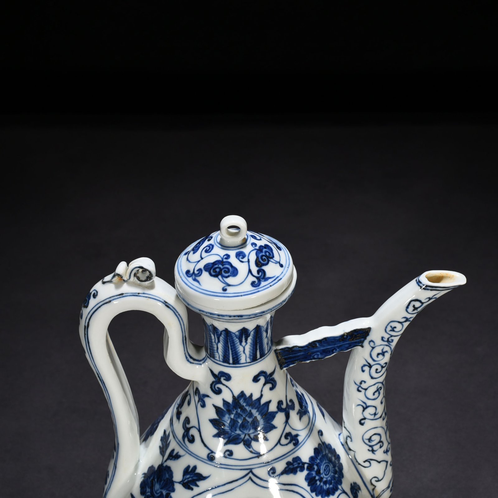 Ming Dynasty Xuande blue and white ewer with broken branches flowers and fruits