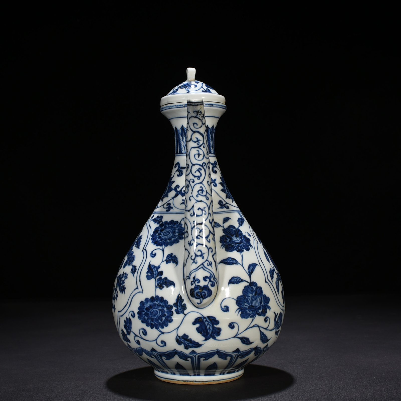 Ming Dynasty Xuande blue and white ewer with broken branches flowers and fruits