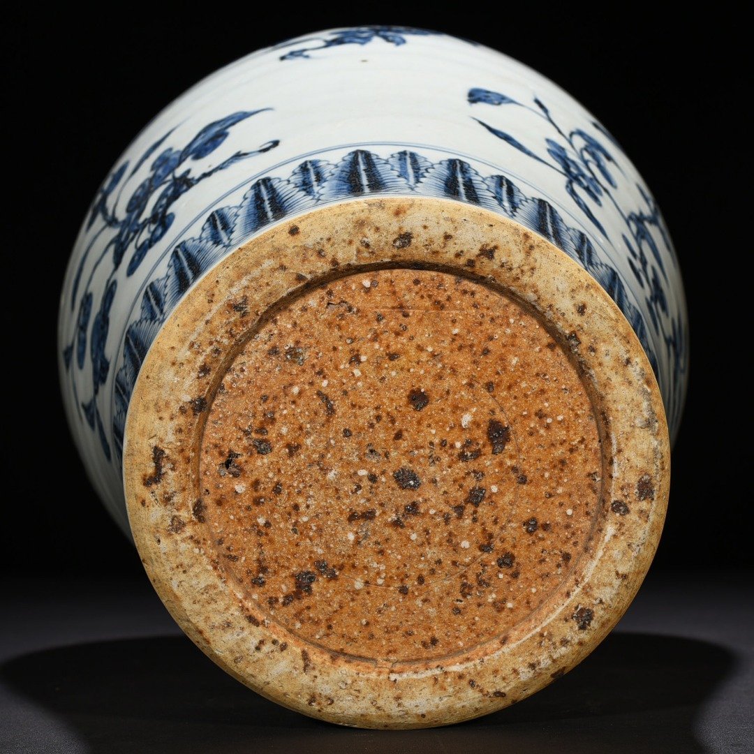 Ming Dynasty Xuande blue and white plum vase with broken branches flowers and fruits