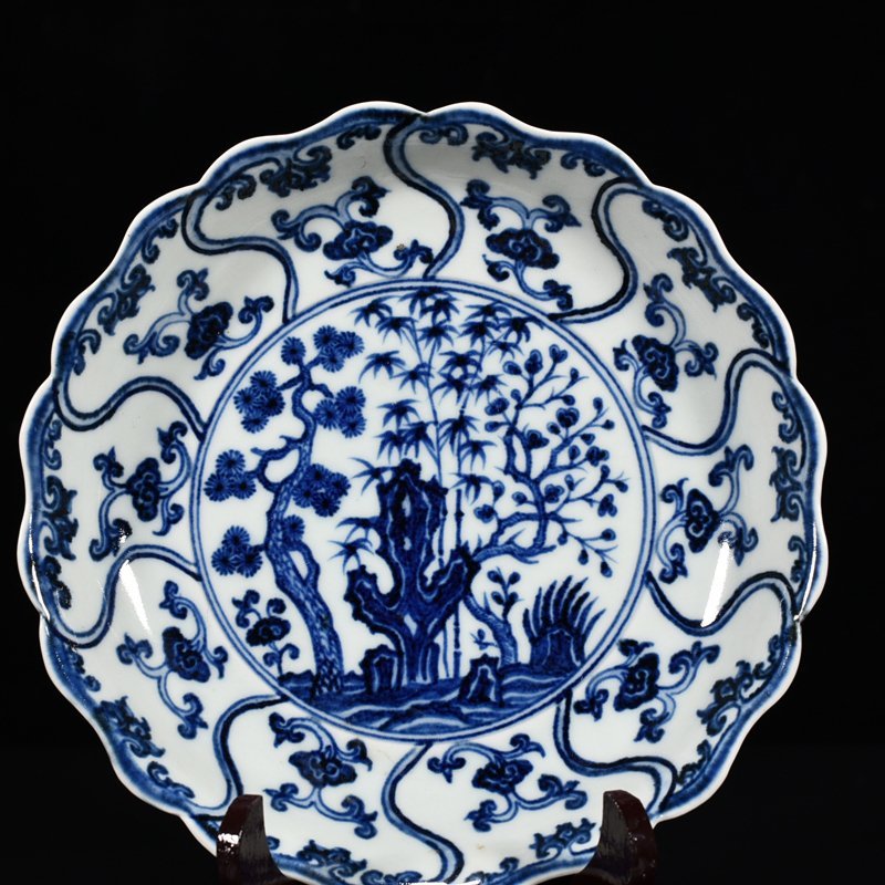 Ming Dynasty Xuande blue and white pine bamboo and plum pattern plate