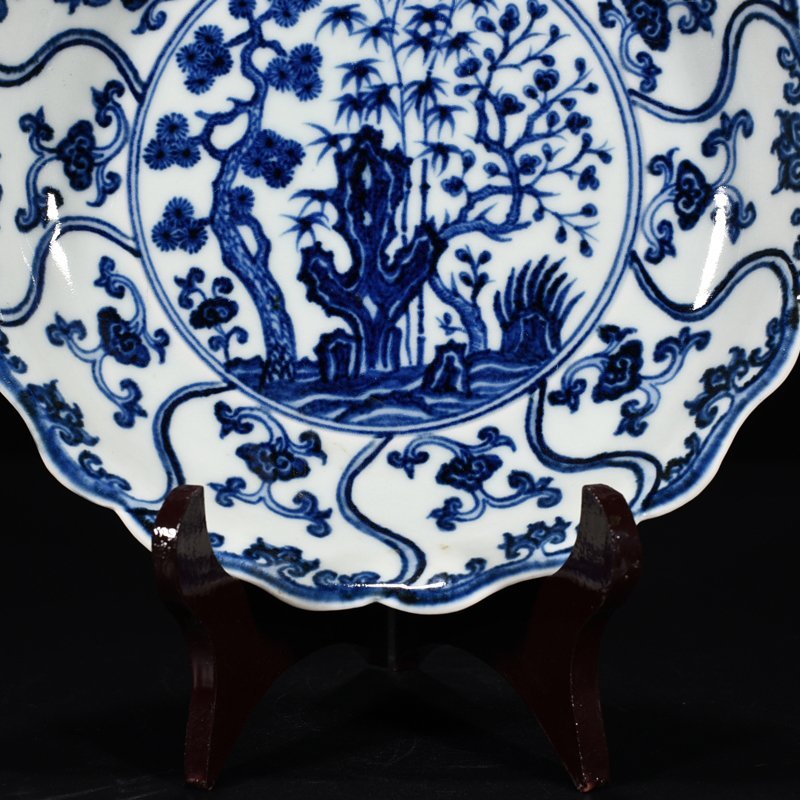 Ming Dynasty Xuande blue and white pine bamboo and plum pattern plate