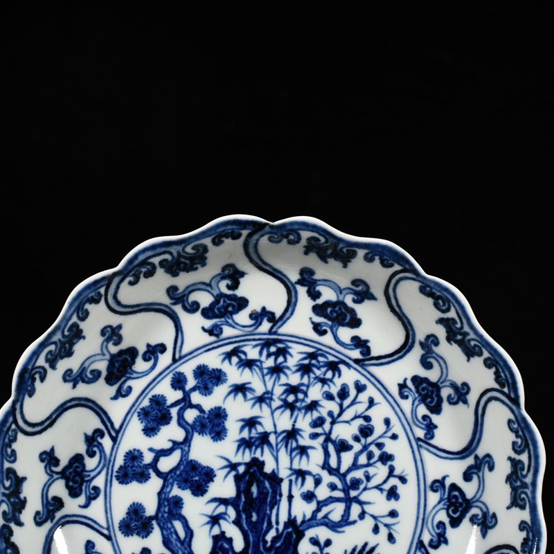 Ming Dynasty Xuande blue and white pine bamboo and plum pattern plate