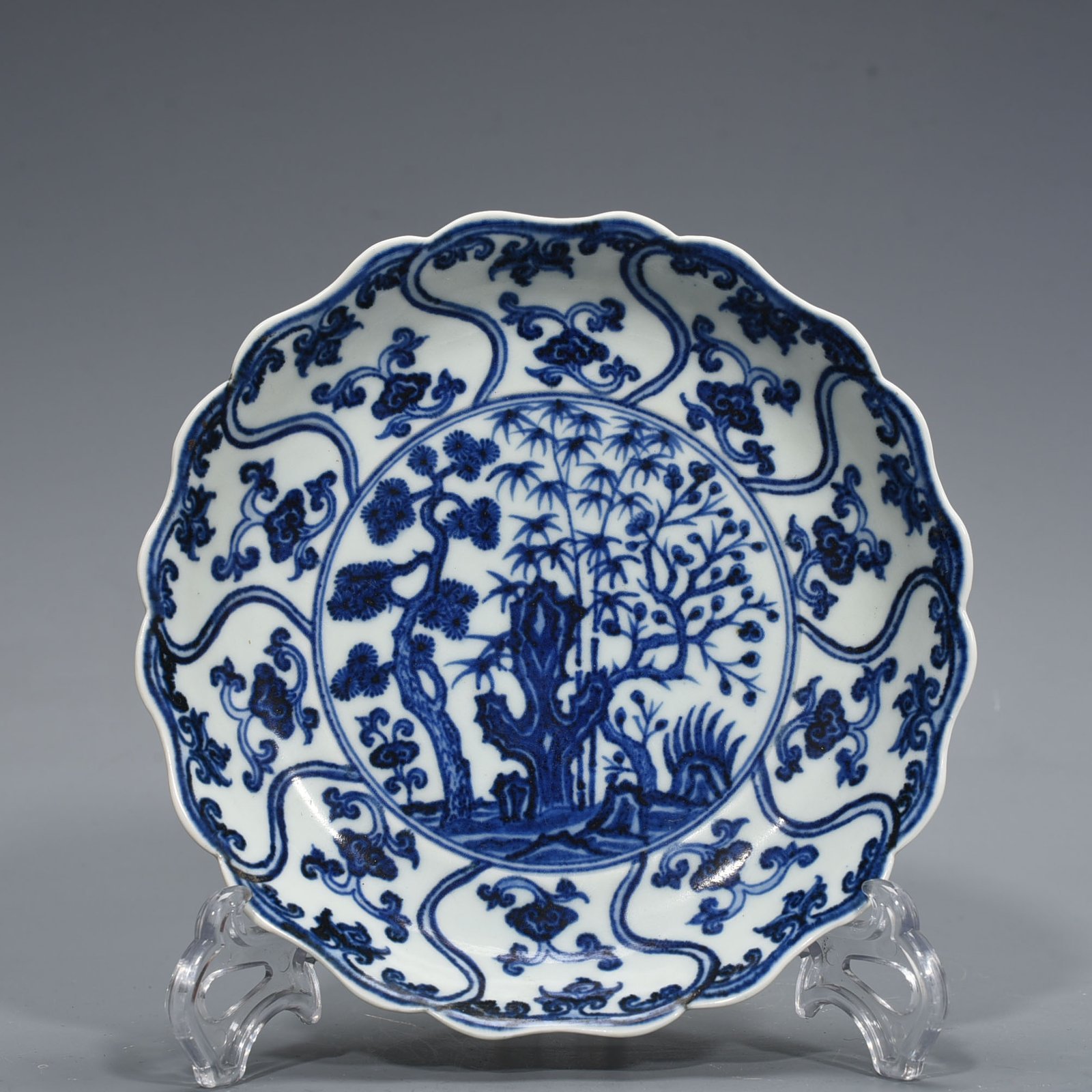 Ming Dynasty Xuande blue and white pine bamboo and plum pattern plate