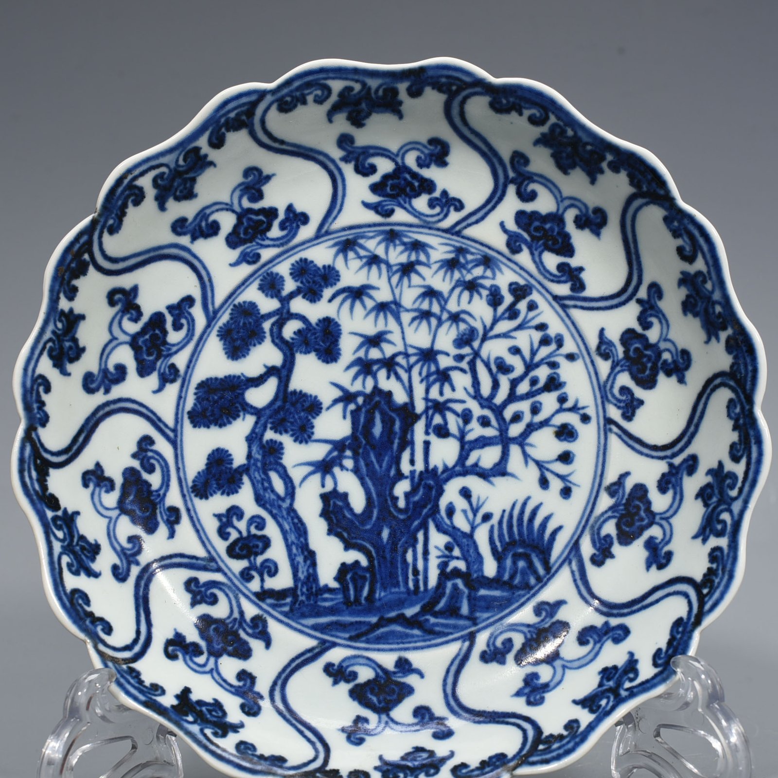 Ming Dynasty Xuande blue and white pine bamboo and plum pattern plate