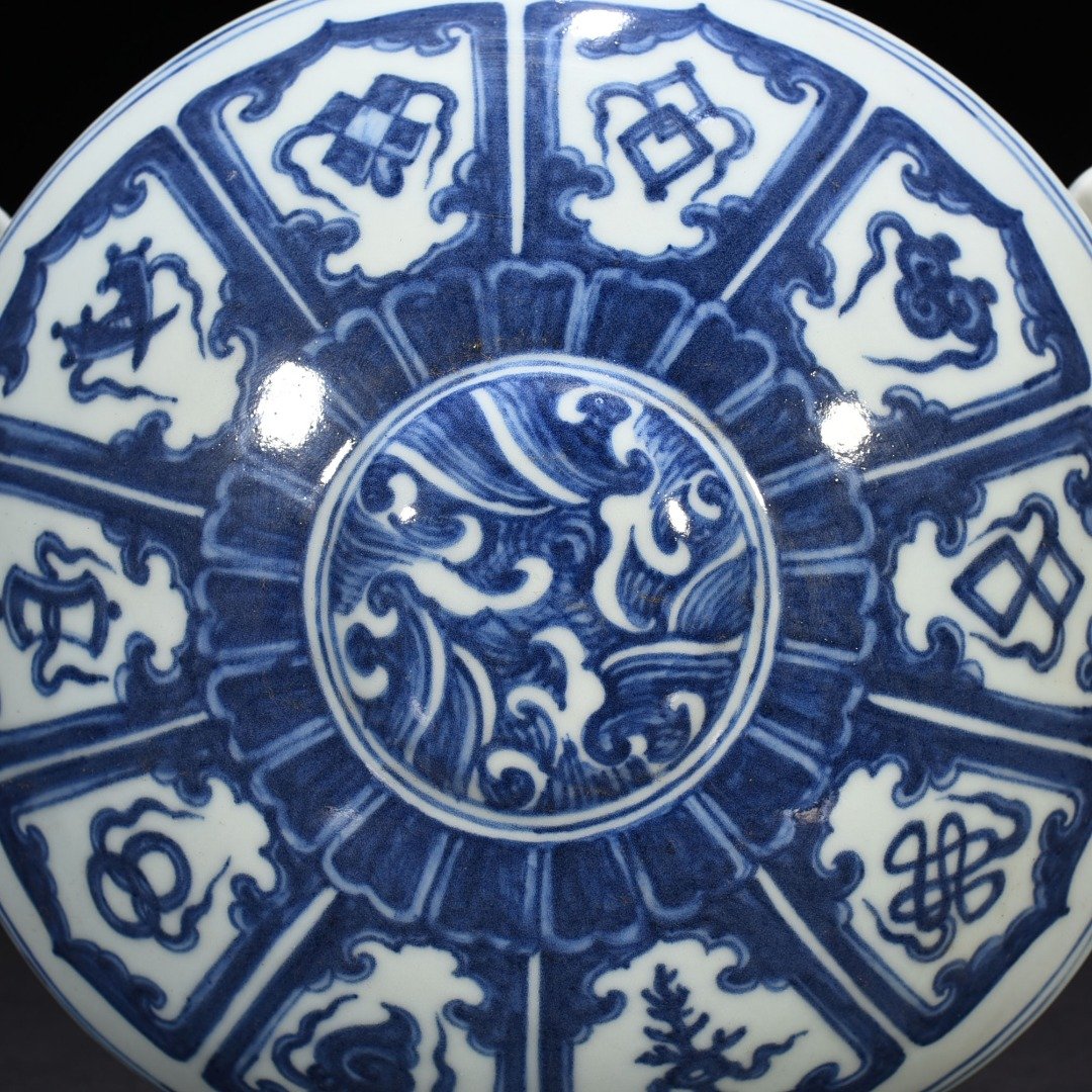 Ming Dynasty Xuande blue and white magic weapon pattern double-series flat vase