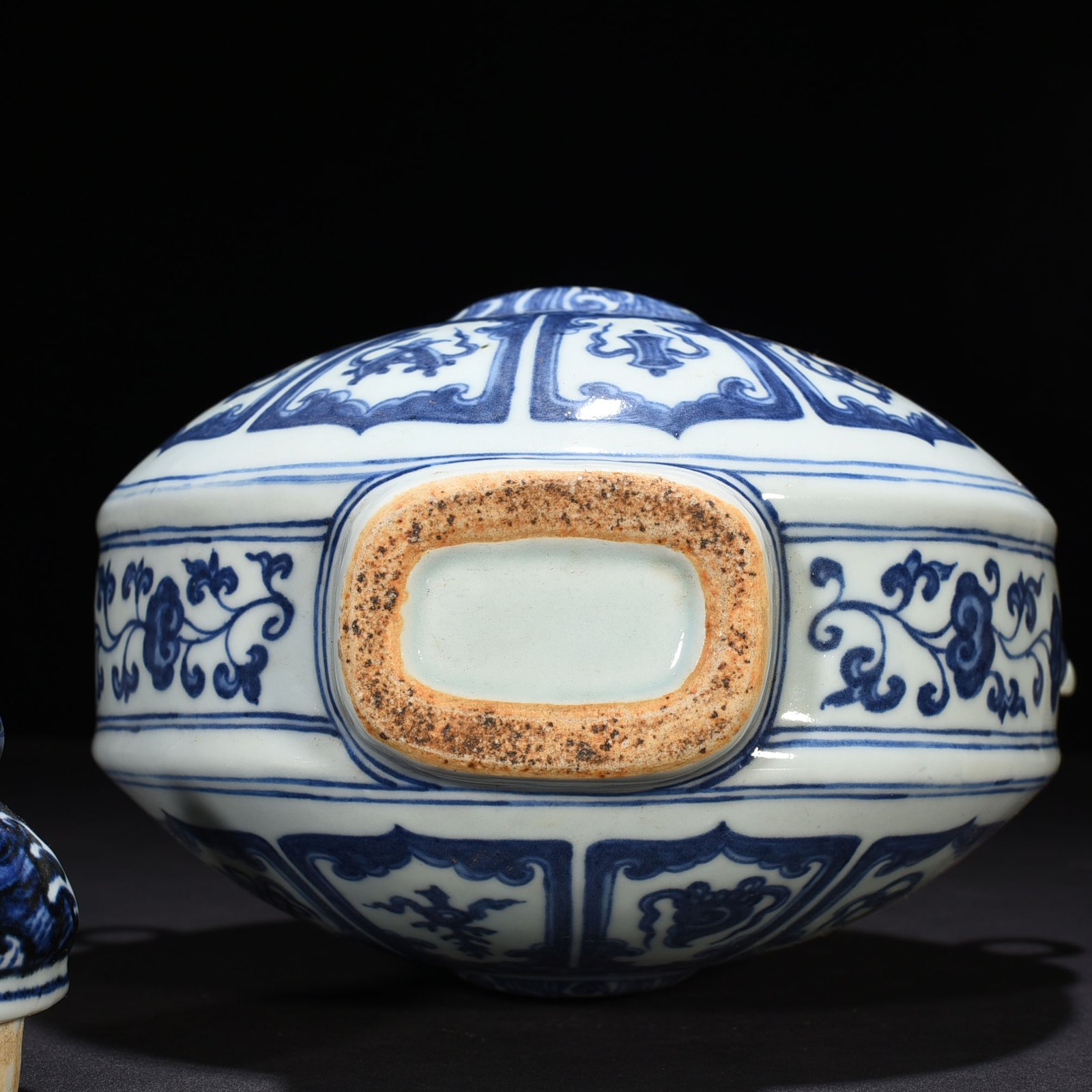 Ming Dynasty Xuande blue and white magic weapon pattern double-series flat vase