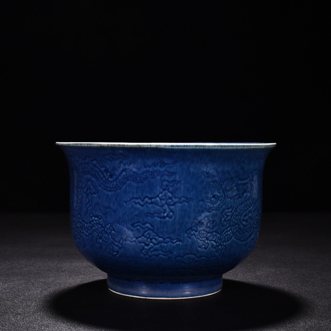 Ming Dynasty Xuande blue and white flower-sprinkled blue glaze golden bell bowl