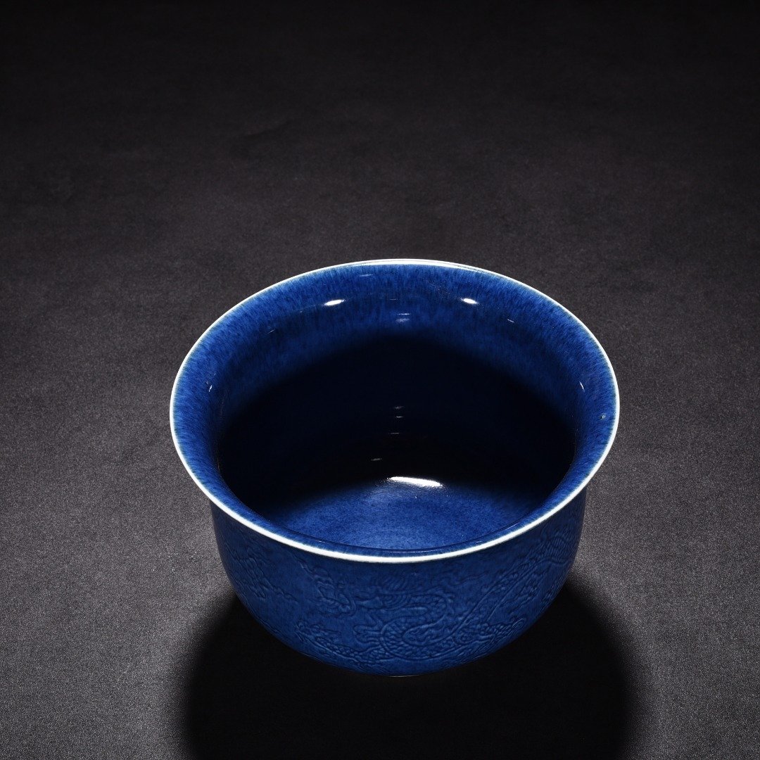 Ming Dynasty Xuande blue and white flower-sprinkled blue glaze golden bell bowl