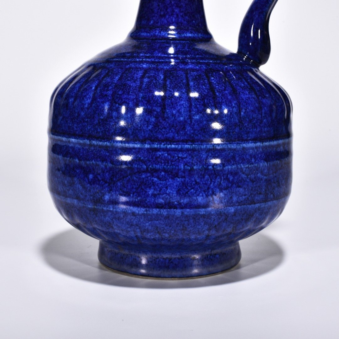 Ming Dynasty Xuande blue flower with blue glaze and engraved flower pattern