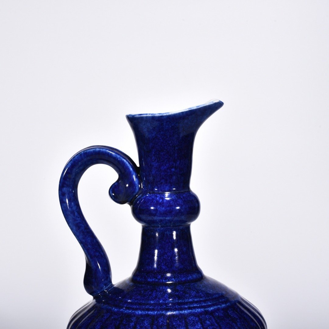 Ming Dynasty Xuande blue flower with blue glaze and engraved flower pattern