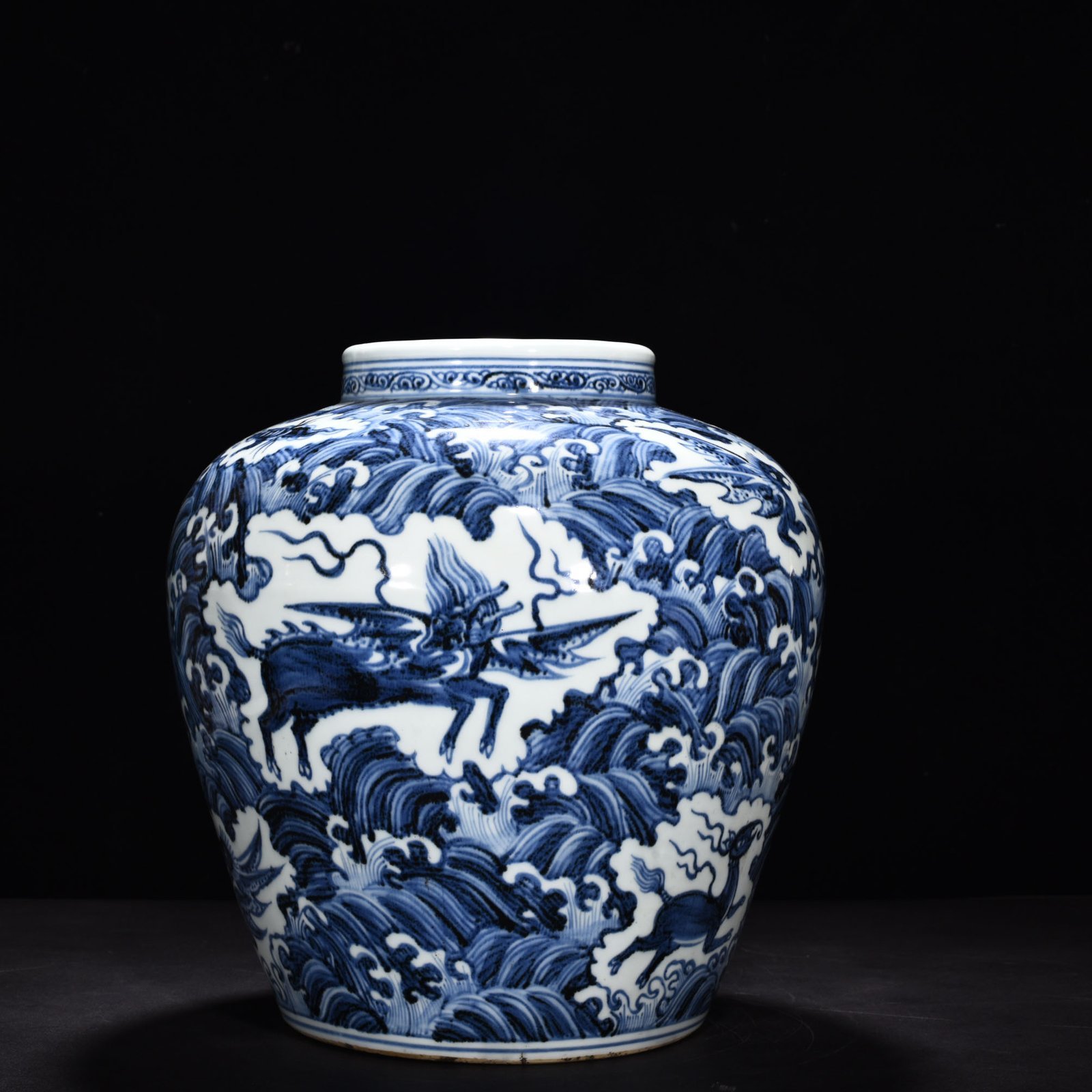 Ming Dynasty Xuande blue and white sea animal pattern jar