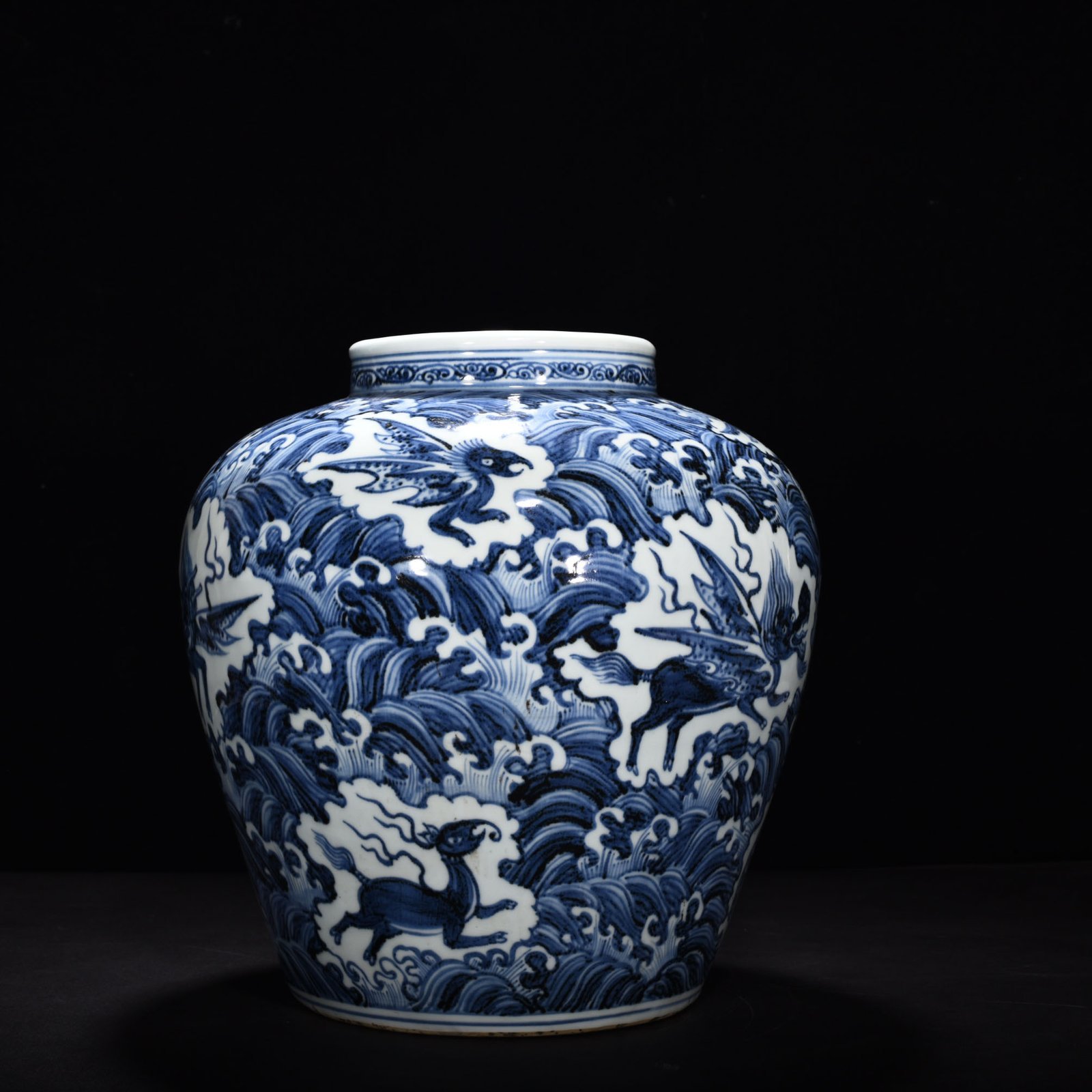 Ming Dynasty Xuande blue and white sea animal pattern jar