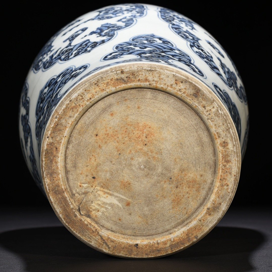 Ming Dynasty Xuande blue and white sea water carved white dragon plum vase