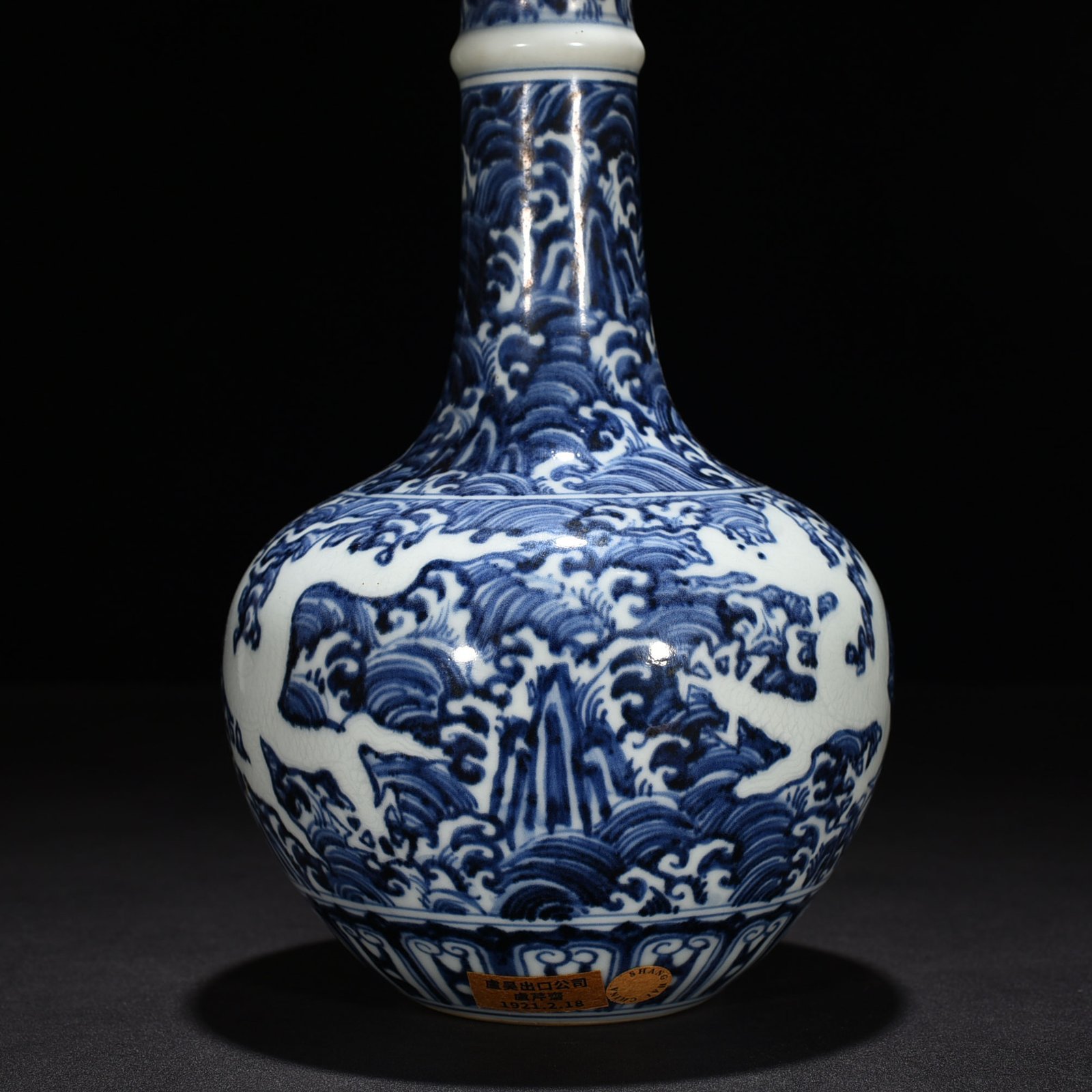 Ming Dynasty Xuande blue and white seawater gallbladder vase