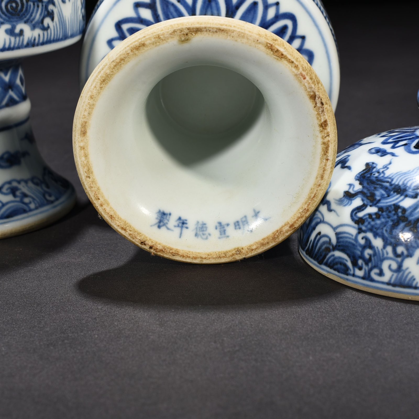 Ming Dynasty Xuande blue and white seawater pterosaur pattern pocket statue