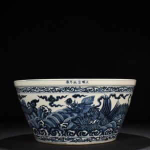 Ming Dynasty Xuande blue and white seawater pterosaur pattern vat