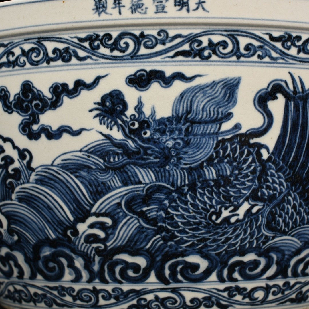 Ming Dynasty Xuande blue and white seawater pterosaur pattern vat