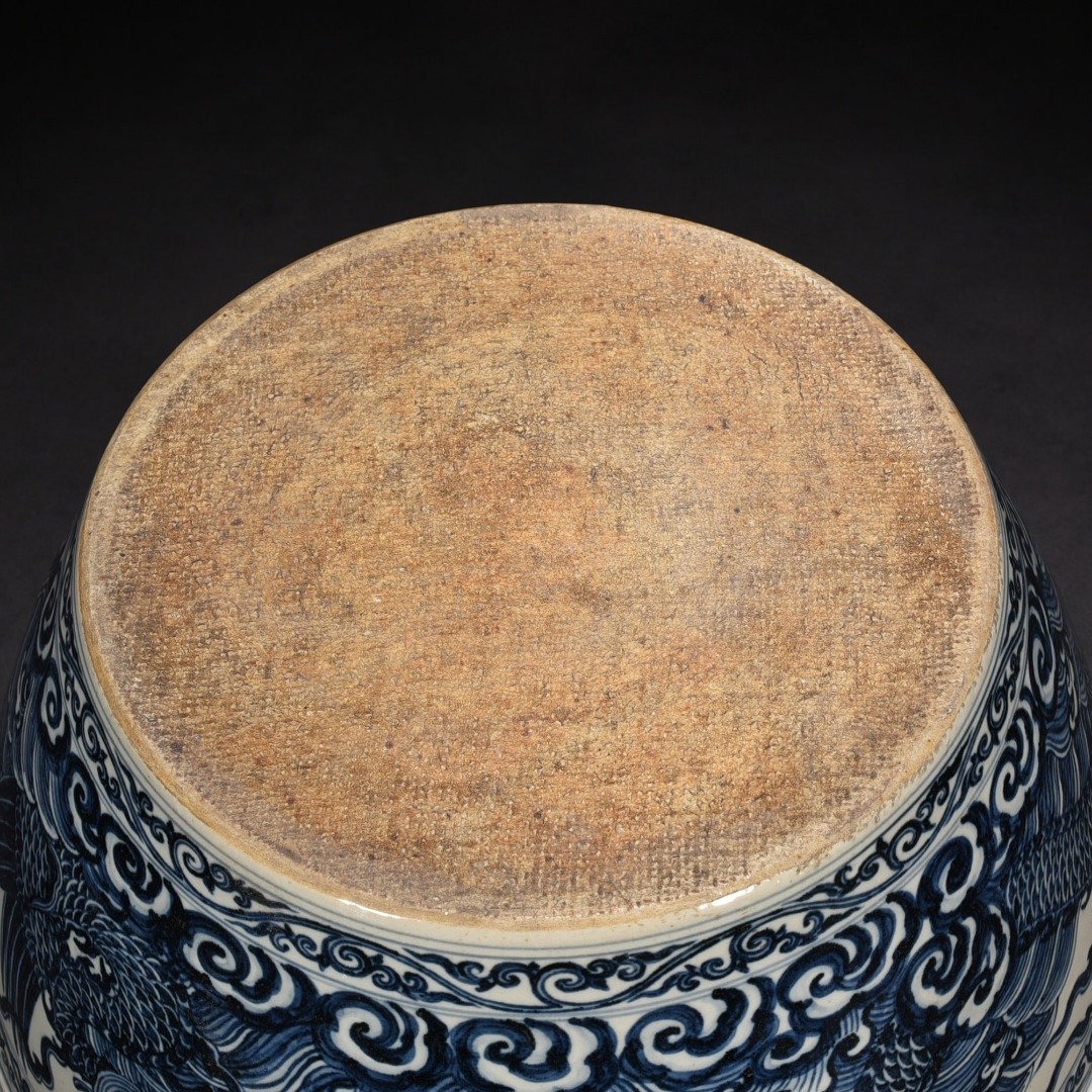 Ming Dynasty Xuande blue and white seawater pterosaur pattern vat