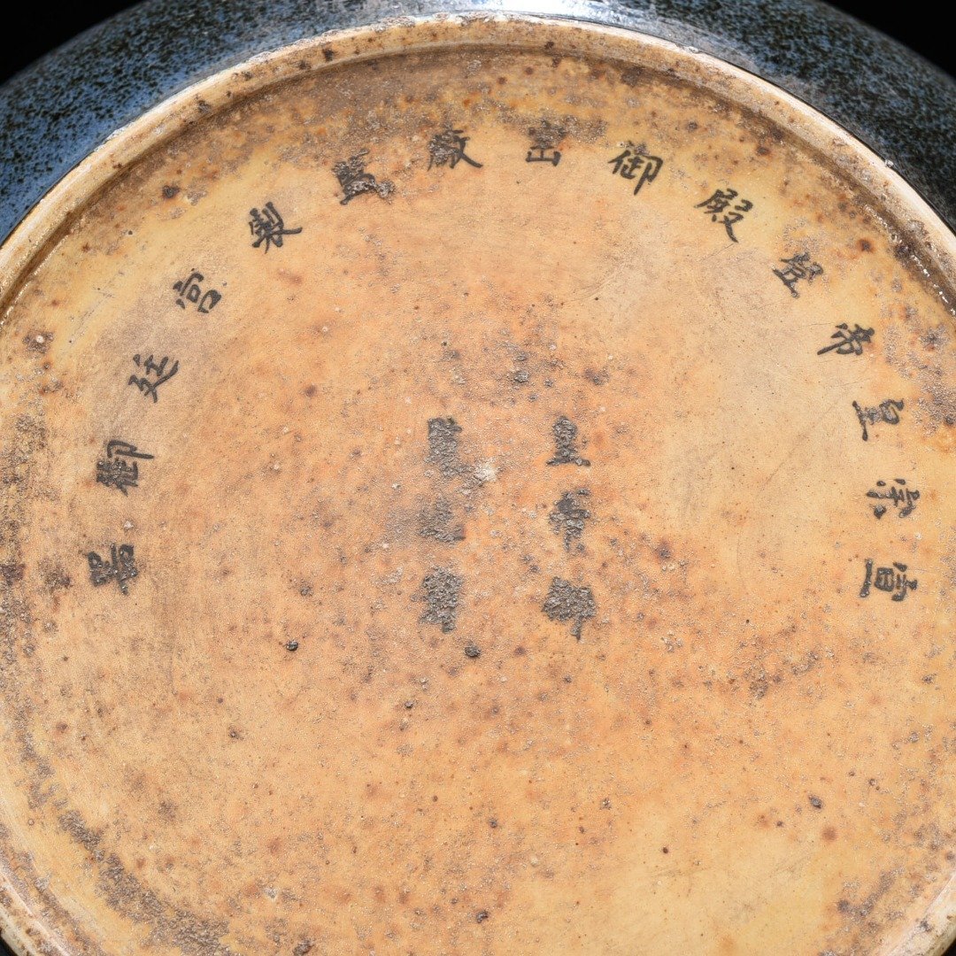 Ming Dynasty Xuande blue and white lion rolling hydrangea pattern dish