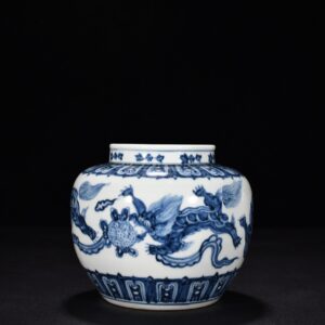 Ming Dynasty Xuande blue and white lion hydrangea jar