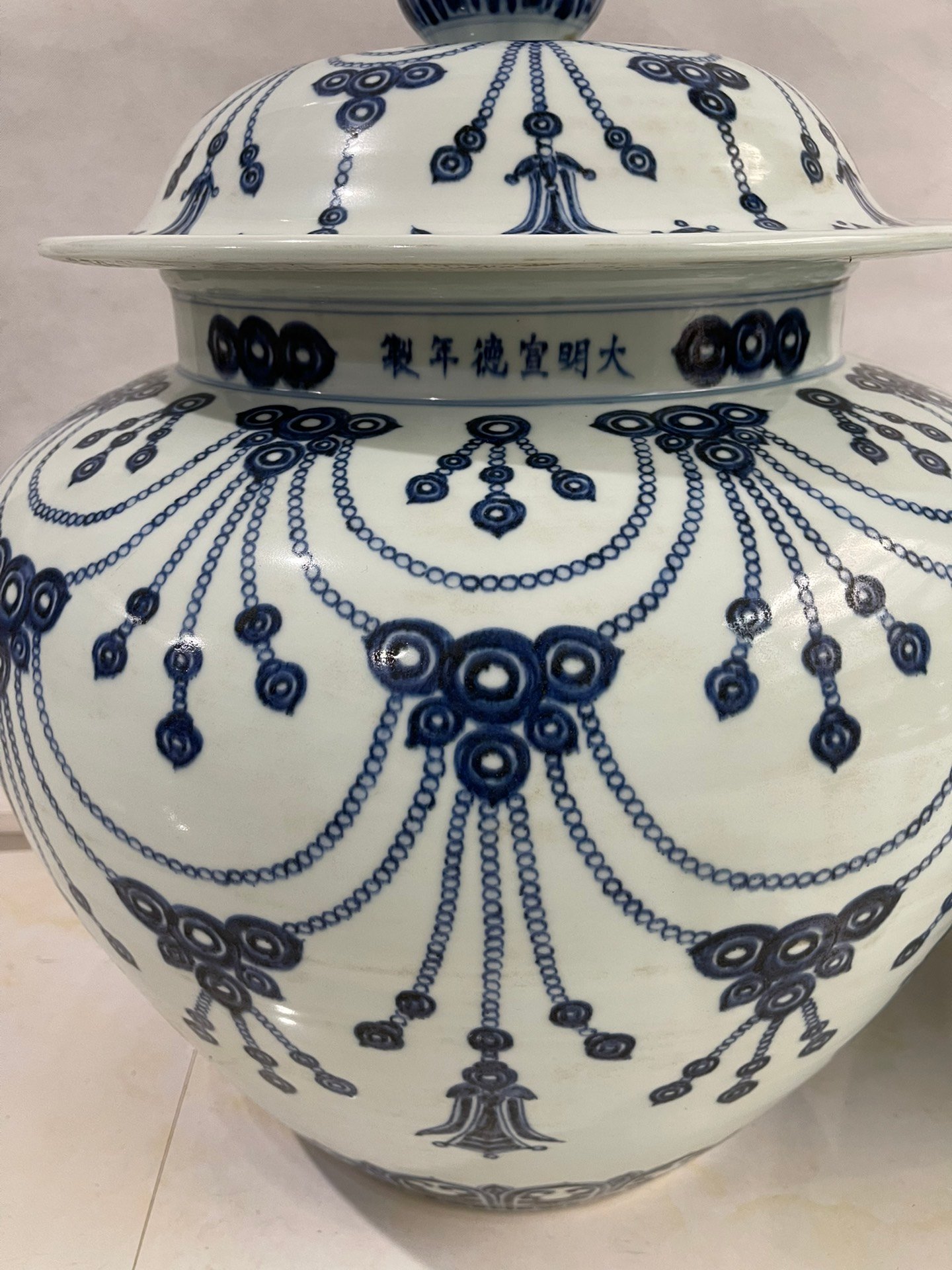 Ming Dynasty and Xuande blue and white enamel pattern general jar