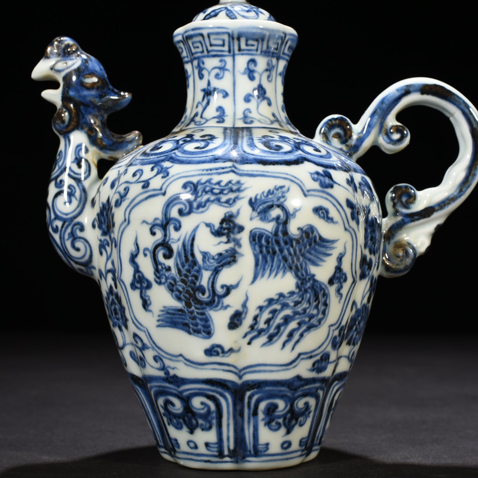 Ming Dynasty Xuande blue and white melon and phoenix pattern phoenix head holding pot