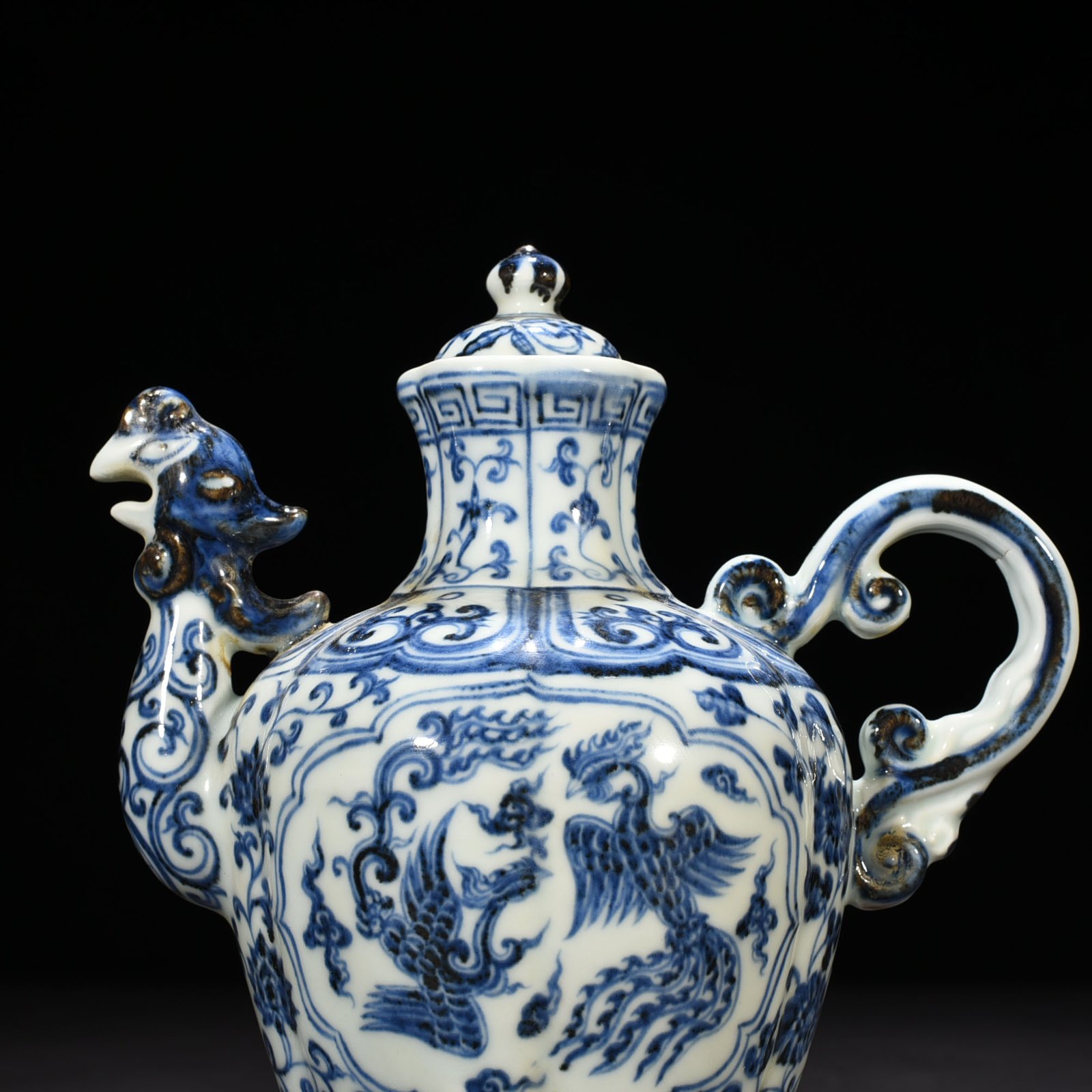 Ming Dynasty Xuande blue and white melon and phoenix pattern phoenix head holding pot