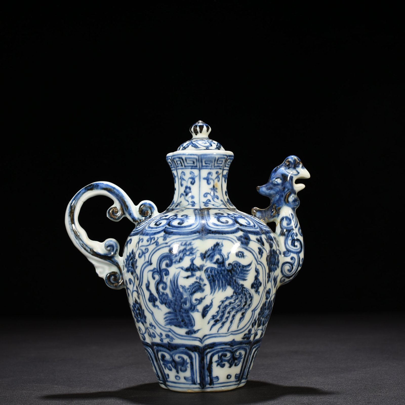 Ming Dynasty Xuande blue and white melon and phoenix pattern phoenix head holding pot