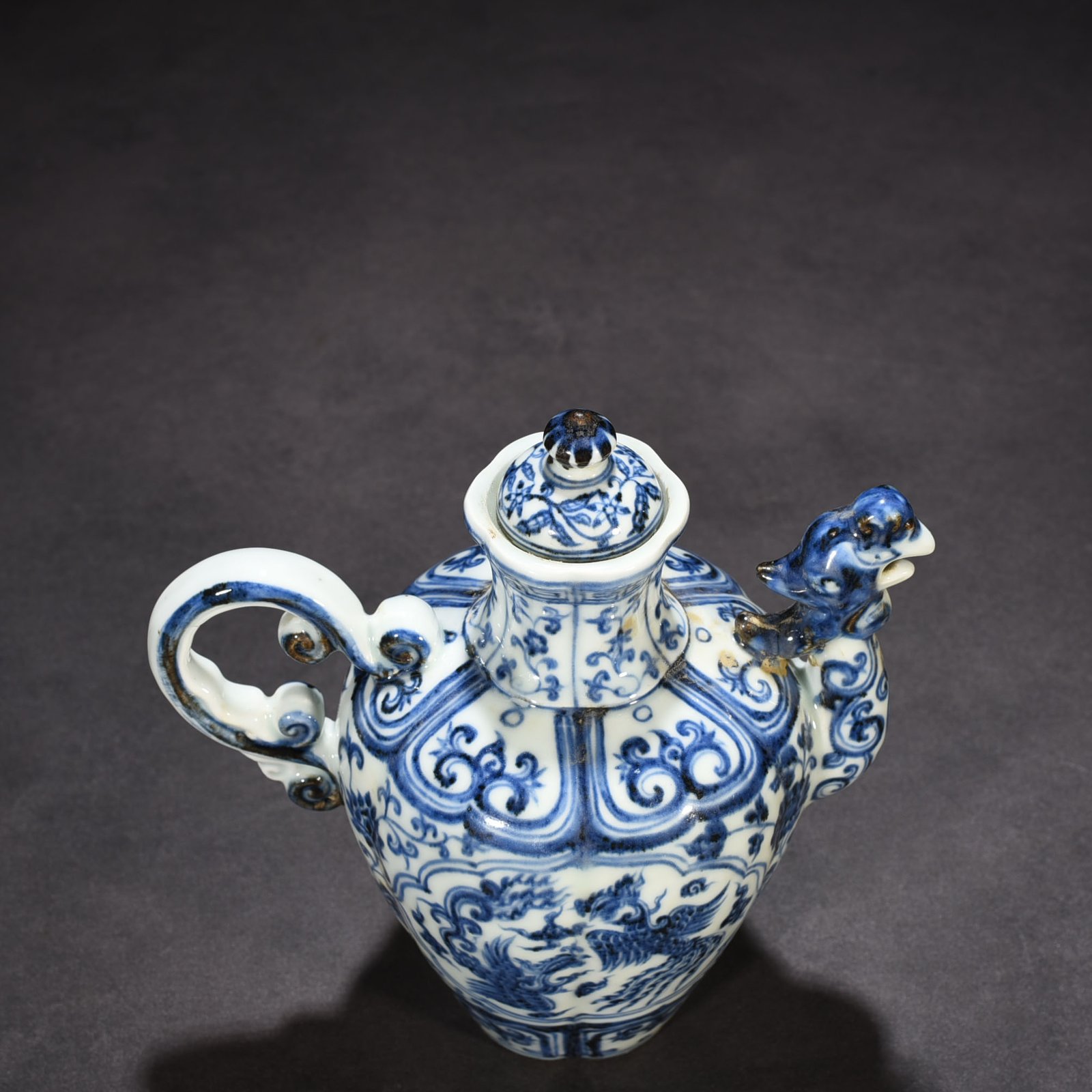 Ming Dynasty Xuande blue and white melon and phoenix pattern phoenix head holding pot