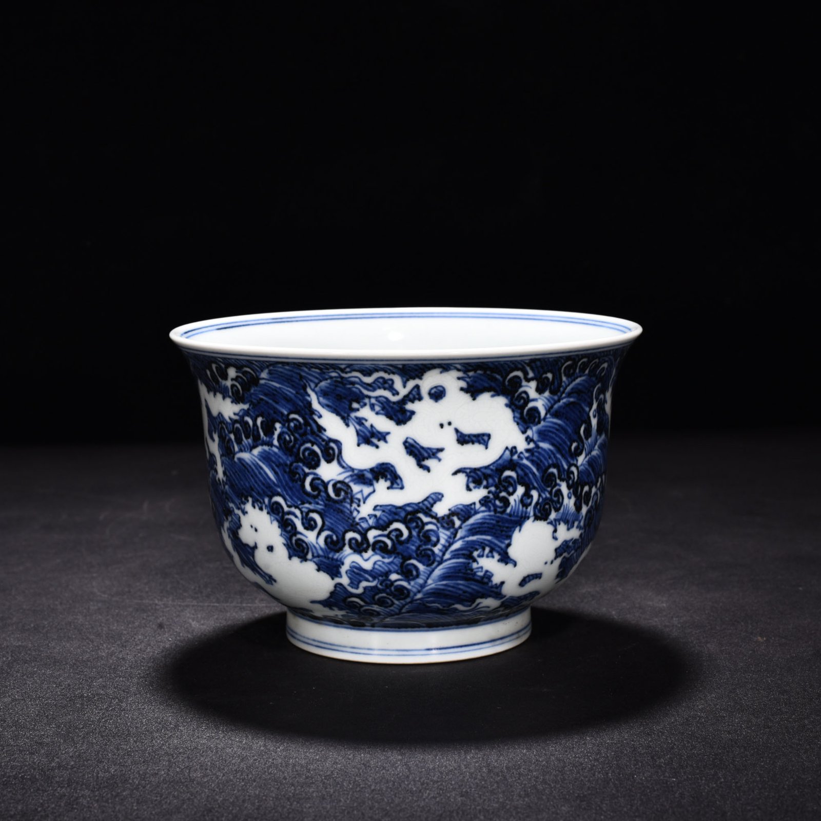 Ming Dynasty Xuande blue and white white seawater five dragon pattern golden bell bowl