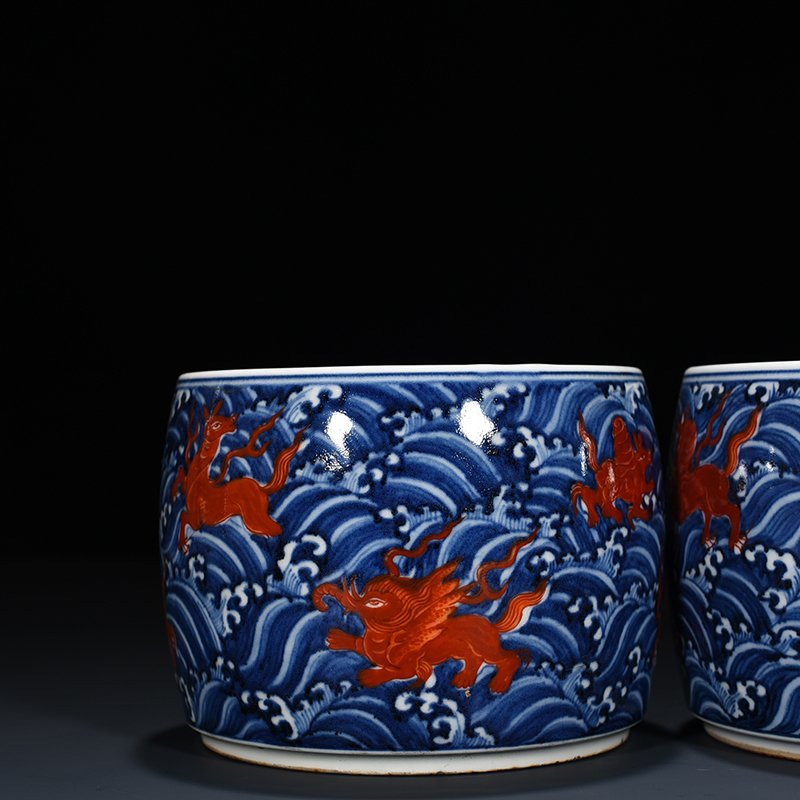 Ming Dynasty Xuande blue and white alum cricket jar with red sea pattern and eight monsters