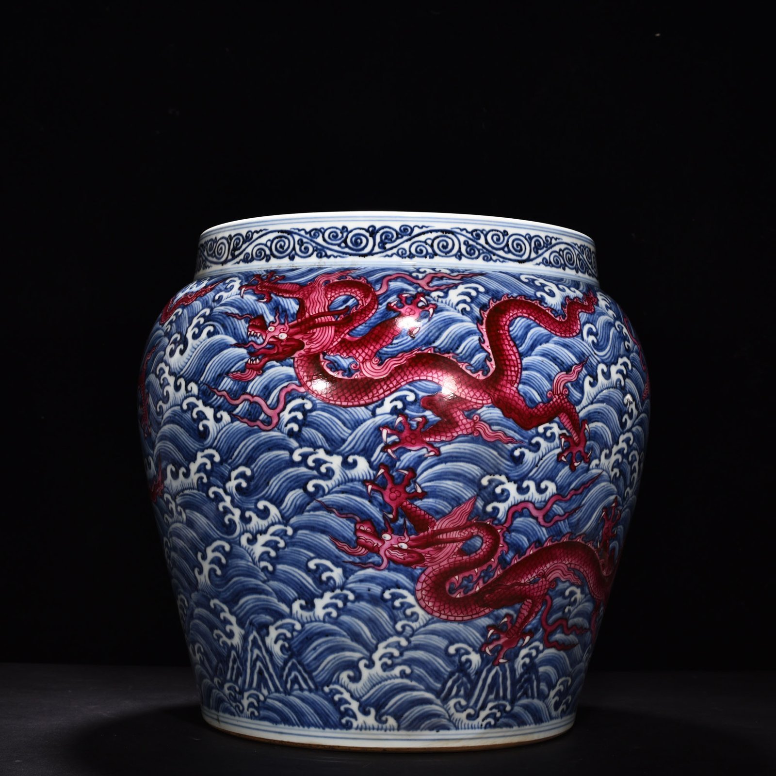 Ming Dynasty Xuande blue and white alum and red water dragon pattern vat