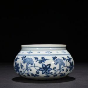 Ming Dynasty Xuande blue and white bowl with intertwining branches and floral patterns