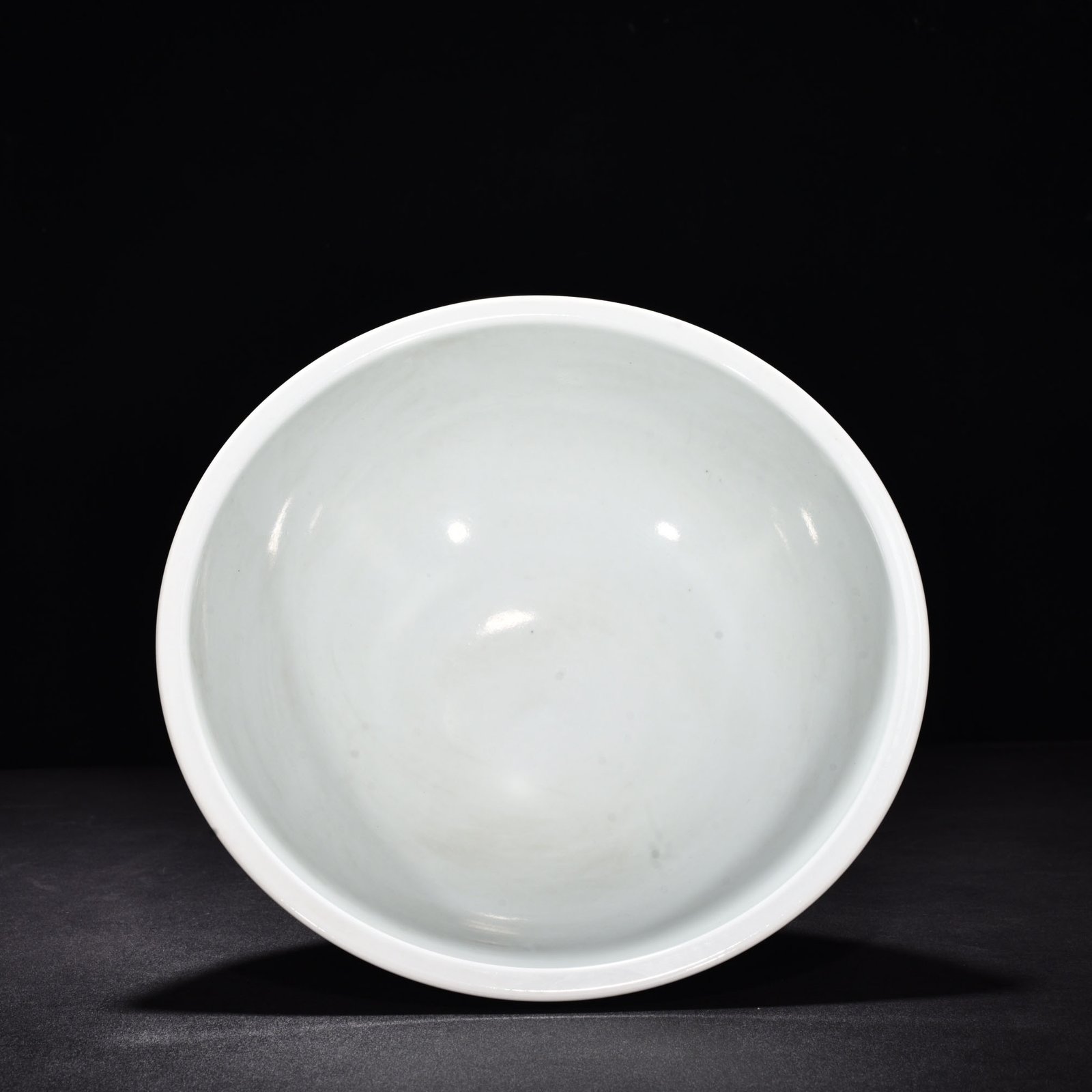 Ming Dynasty Xuande blue and white flower pattern dice bowl