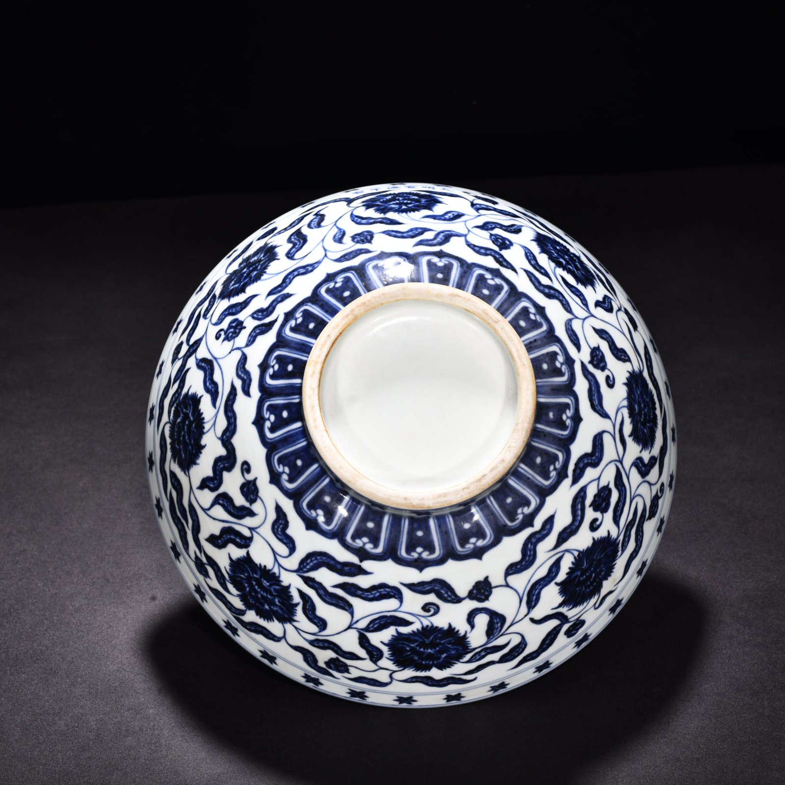 Ming Dynasty Xuande blue and white flower pattern dice bowl