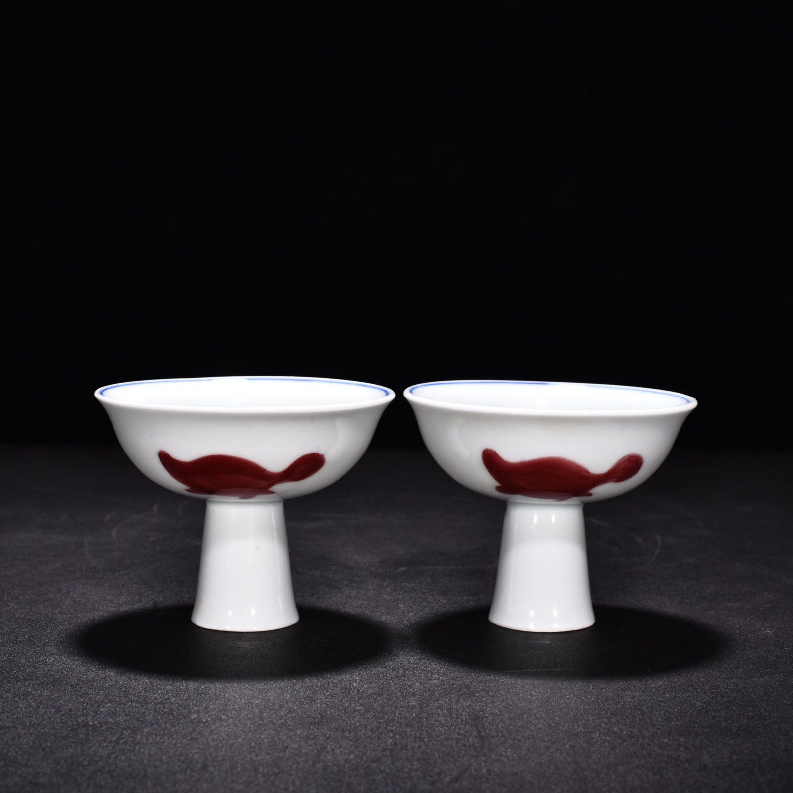 Ming Dynasty Xuande blue and white underglaze red wheel pattern three-fish goblet