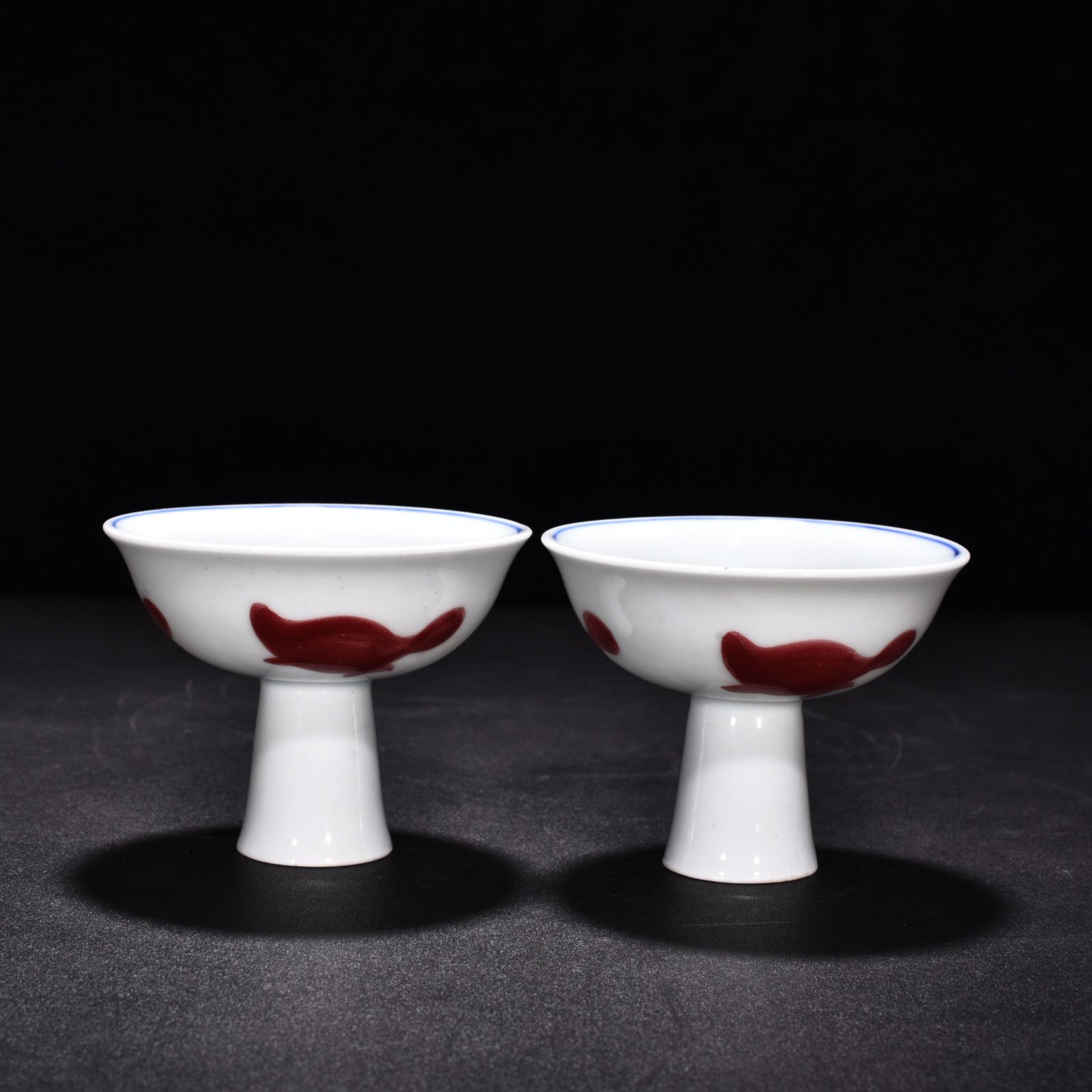 Ming Dynasty Xuande blue and white underglaze red wheel pattern three-fish goblet