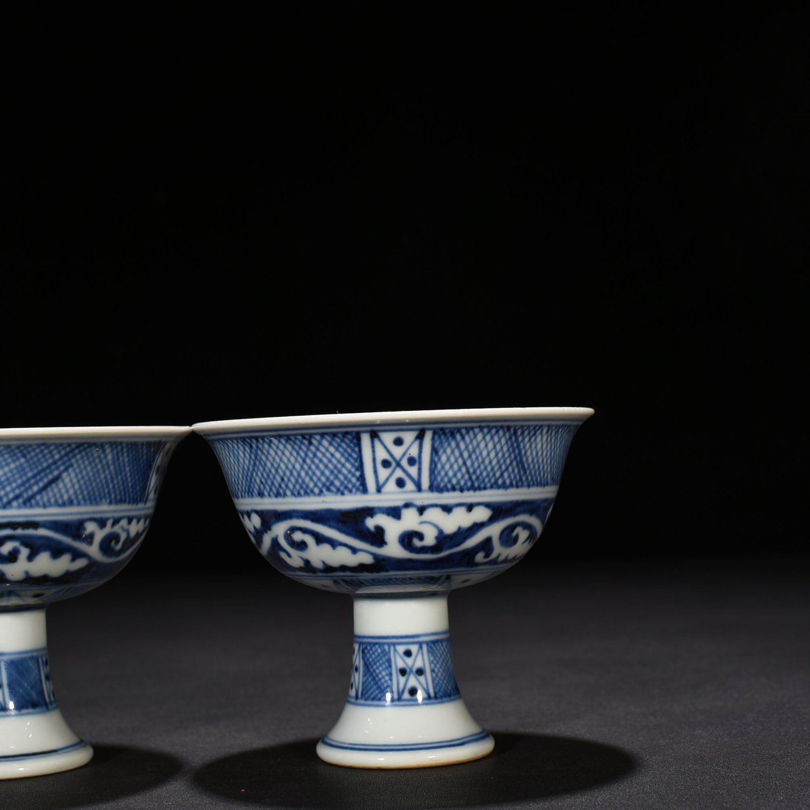 Ming Dynasty Xuande blue and white brocade flower pattern goblet