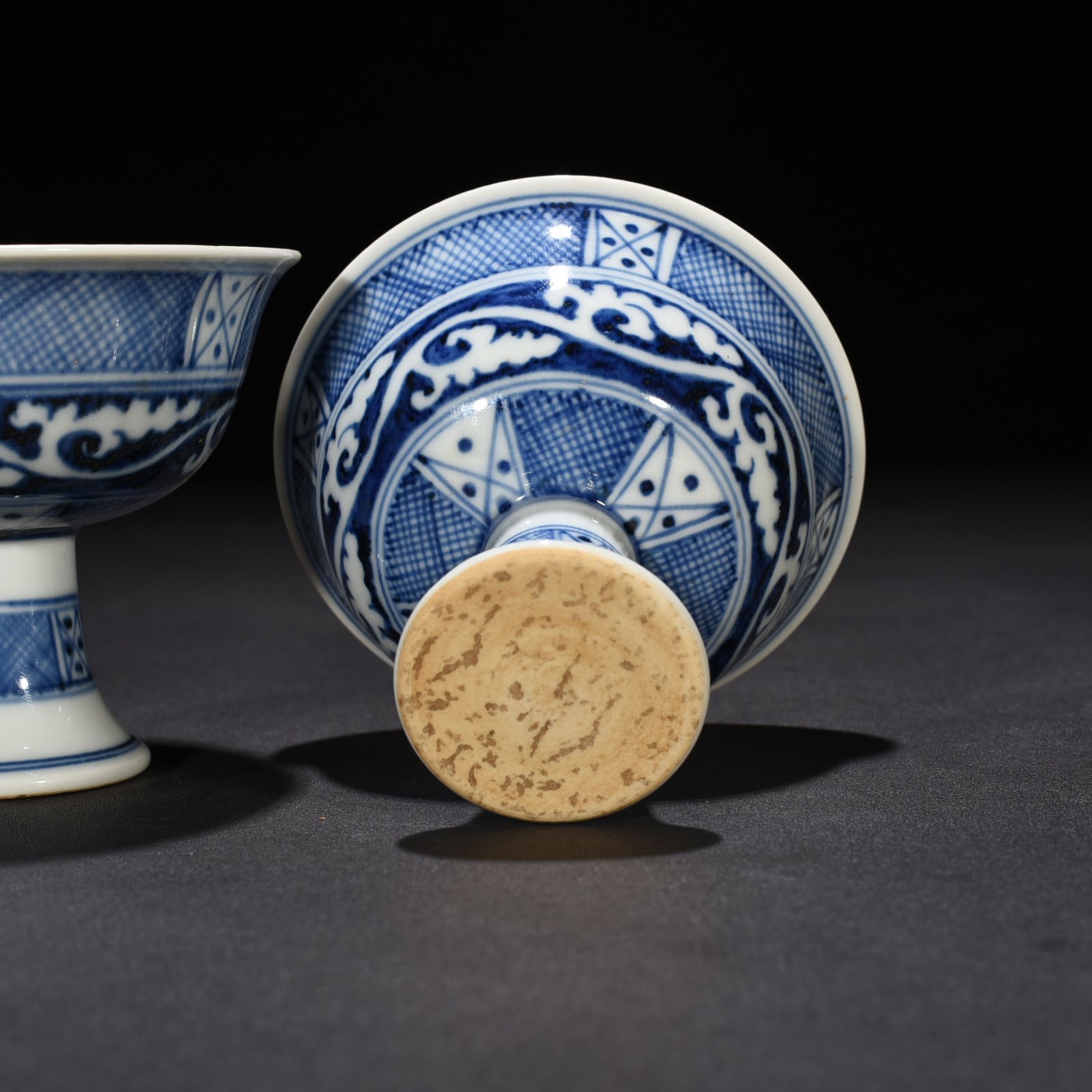 Ming Dynasty Xuande blue and white brocade flower pattern goblet