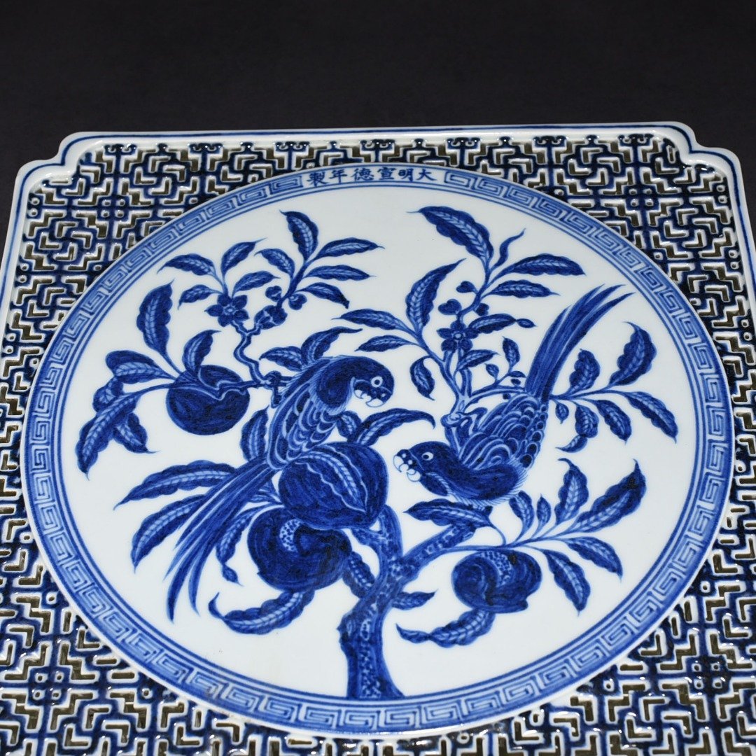 Ming Dynasty Xuande blue and white hollow tea tray with flower and bird patterns
