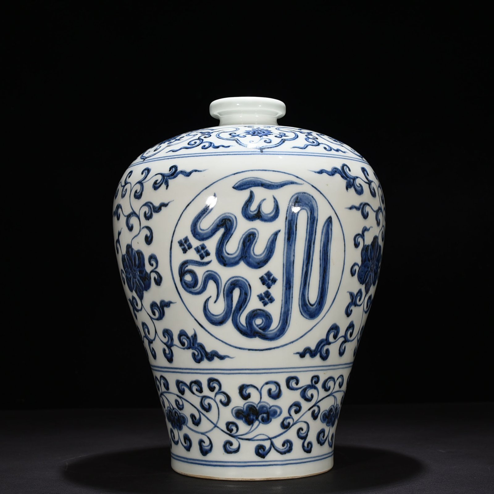 Ming Dynasty Xuande blue and white Arabic plum vase