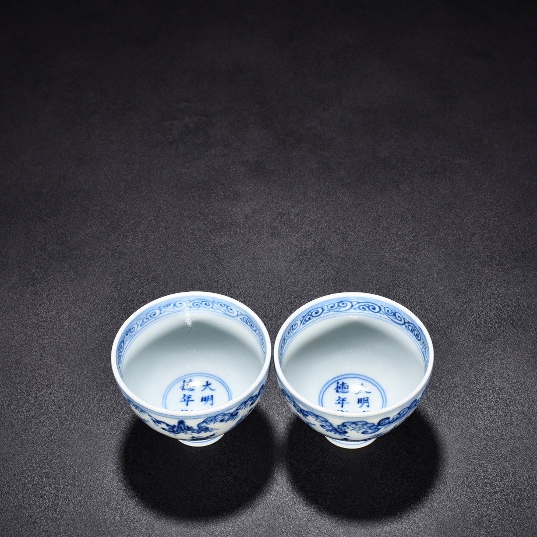 Ming Dynasty Xuande blue and white Taoist figure cup