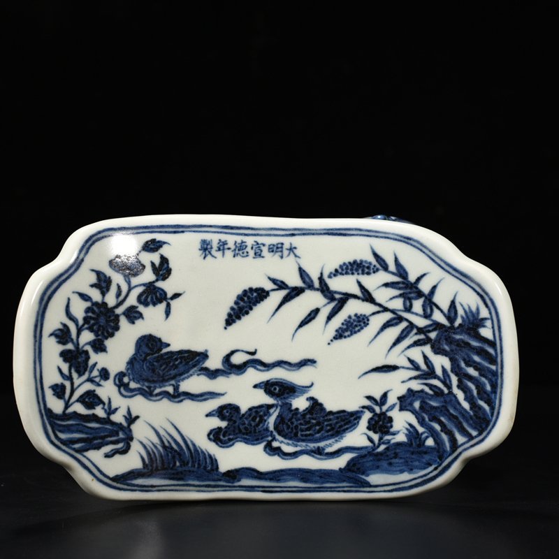 Ming Dynasty Xuande blue and white mandarin duck pattern lion pillow