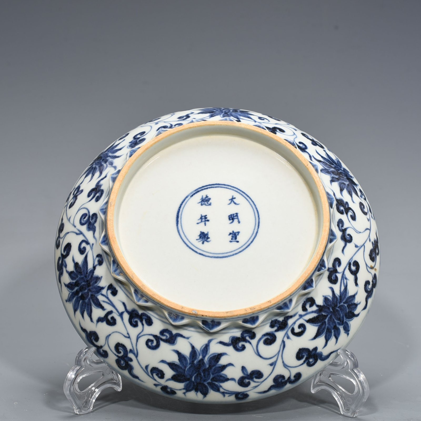 Ming Dynasty Xuande blue and white unicorn pattern plate