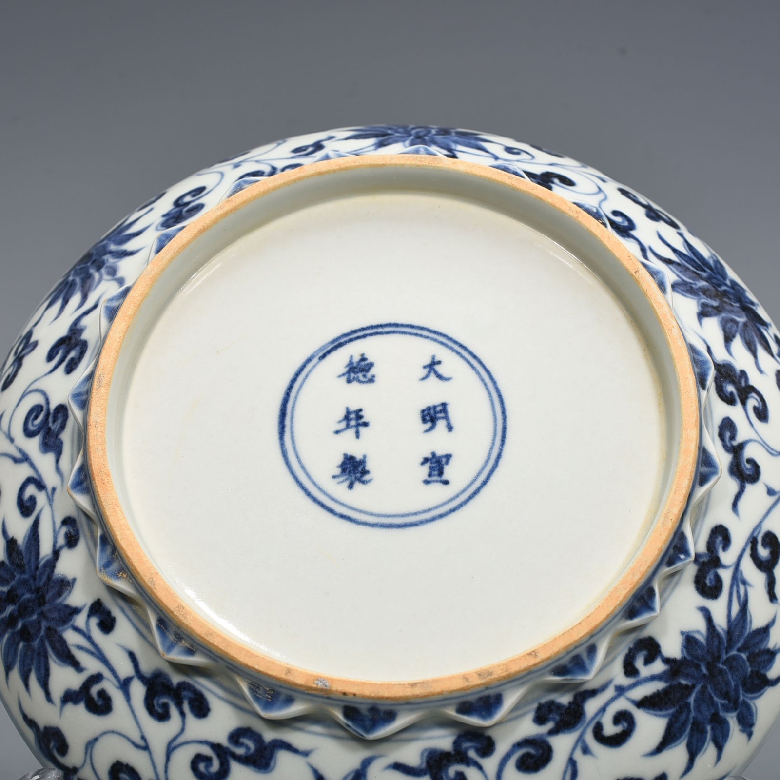 Ming Dynasty Xuande blue and white unicorn pattern plate