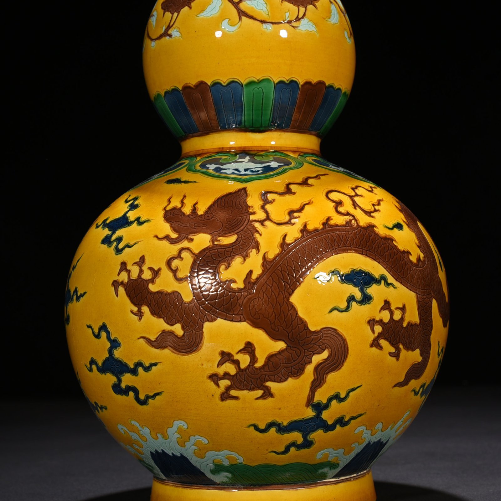 Ming Dynasty Xuande yellow ground three-color carved gourd bottle with dragon