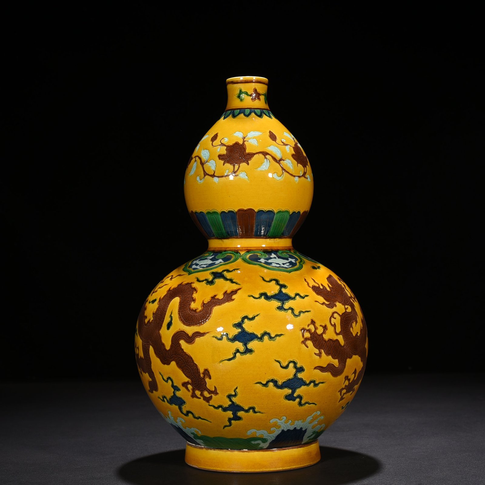 Ming Dynasty Xuande yellow ground three-color carved gourd bottle with dragon