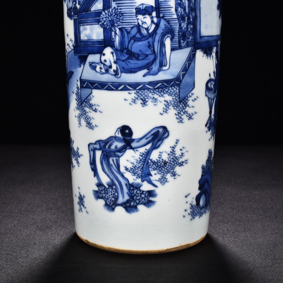 Ming Dynasty Chongzhen blue and white vase with character and story patterns