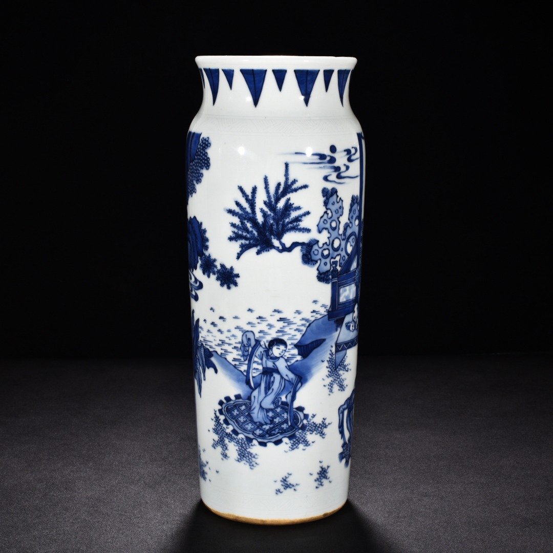 Ming Dynasty Chongzhen blue and white vase with character and story patterns