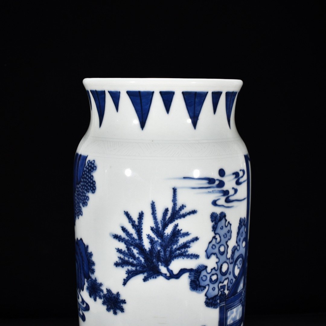 Ming Dynasty Chongzhen blue and white vase with character and story patterns